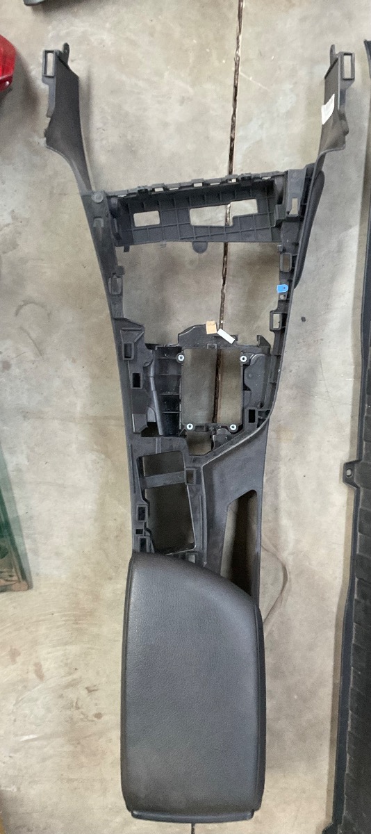 F22 CENTRE CONSOLE ARMREST