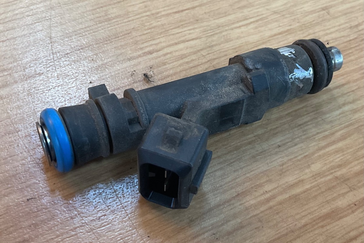 NP200 Fuel injector