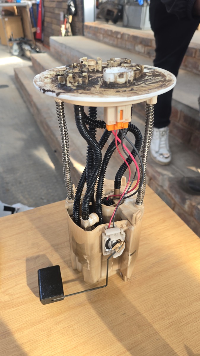 PRADO FUEL TANK UNIT