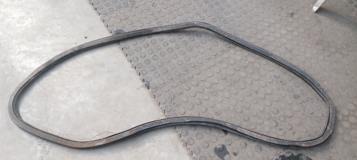 UP MOVE RIGHT REAR DOOR RUBBER