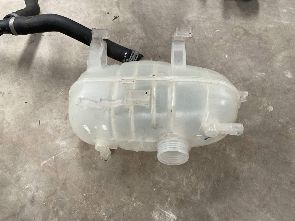 TRAFFIC 4 RADIATOR WATER BOTTLE