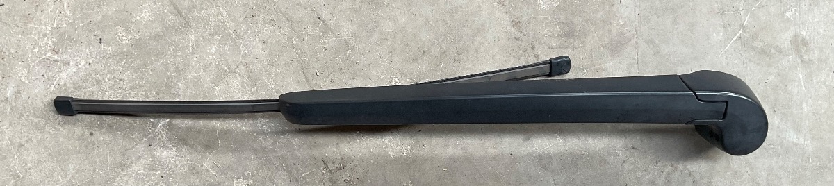 Q3 REAR WIPER ARM WITH BLADE