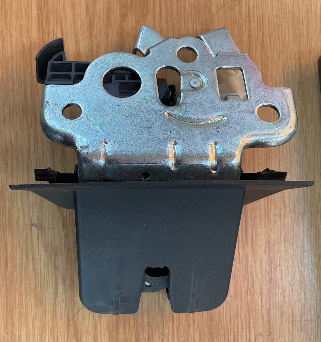 Q3 TAILGATE LOCK