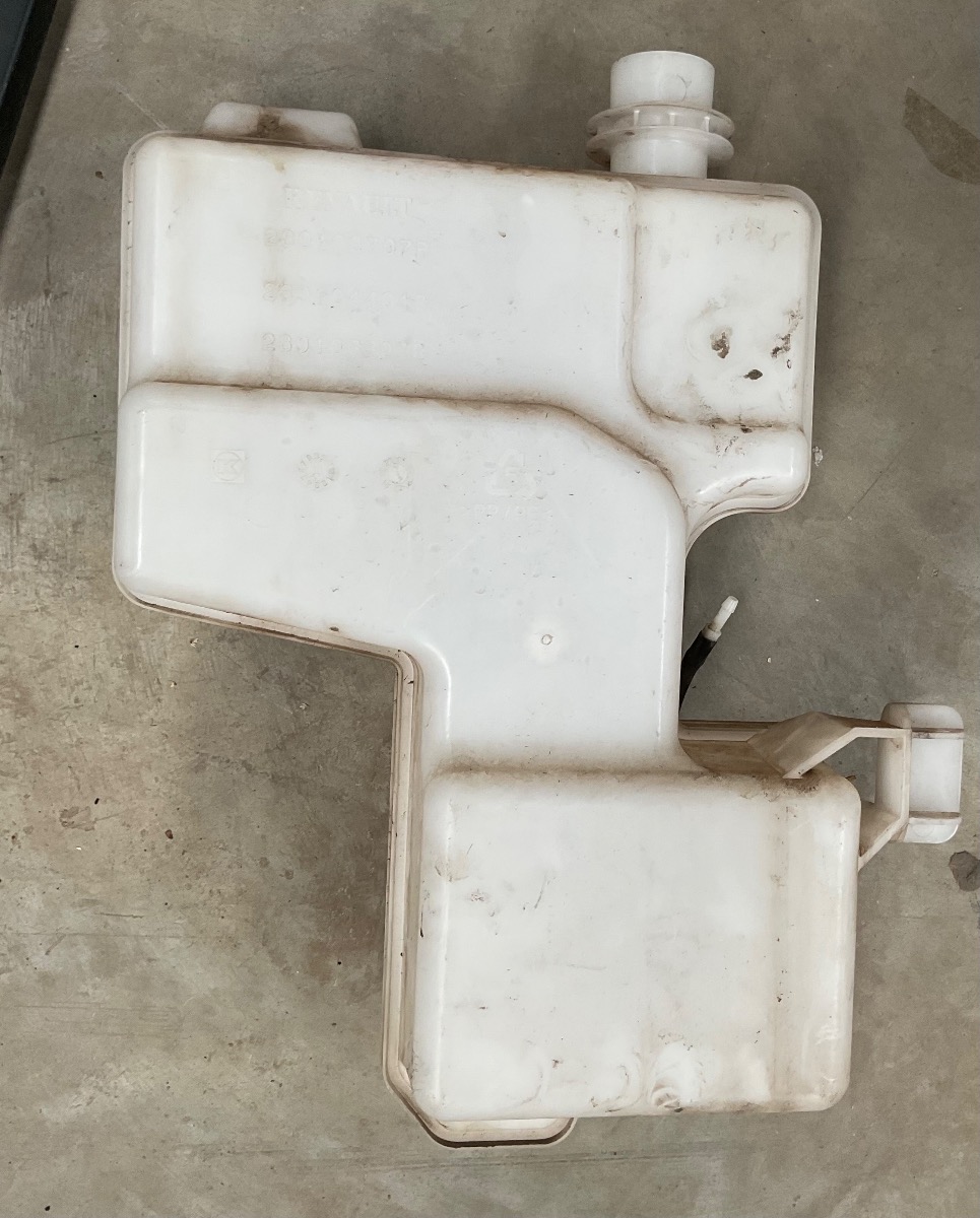 TRAFFIC WIPER RESERVOIR WATER BOTTLE