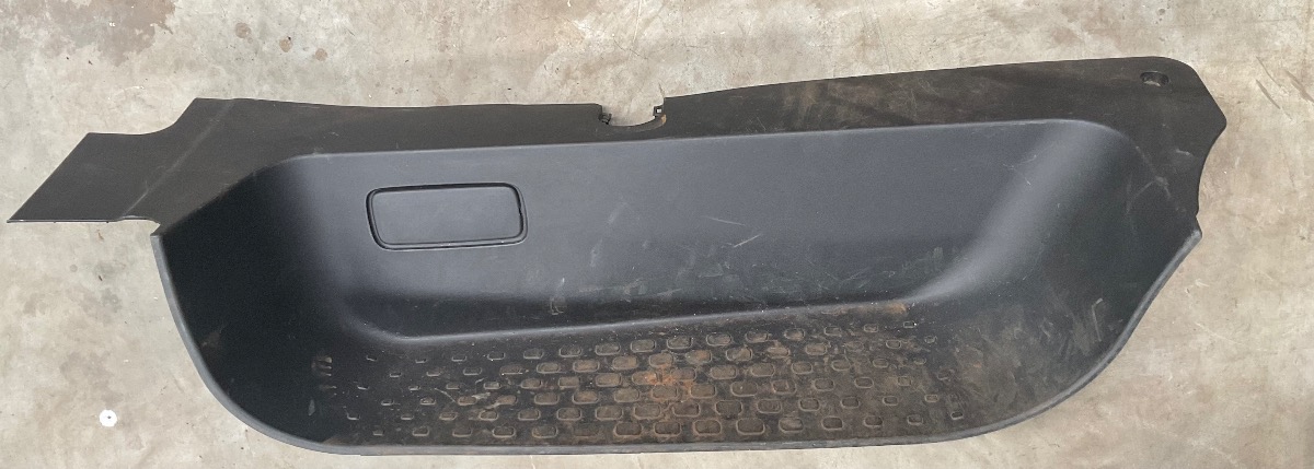 TRAFFIC 4 DRIVER SIDE STEP PANEL