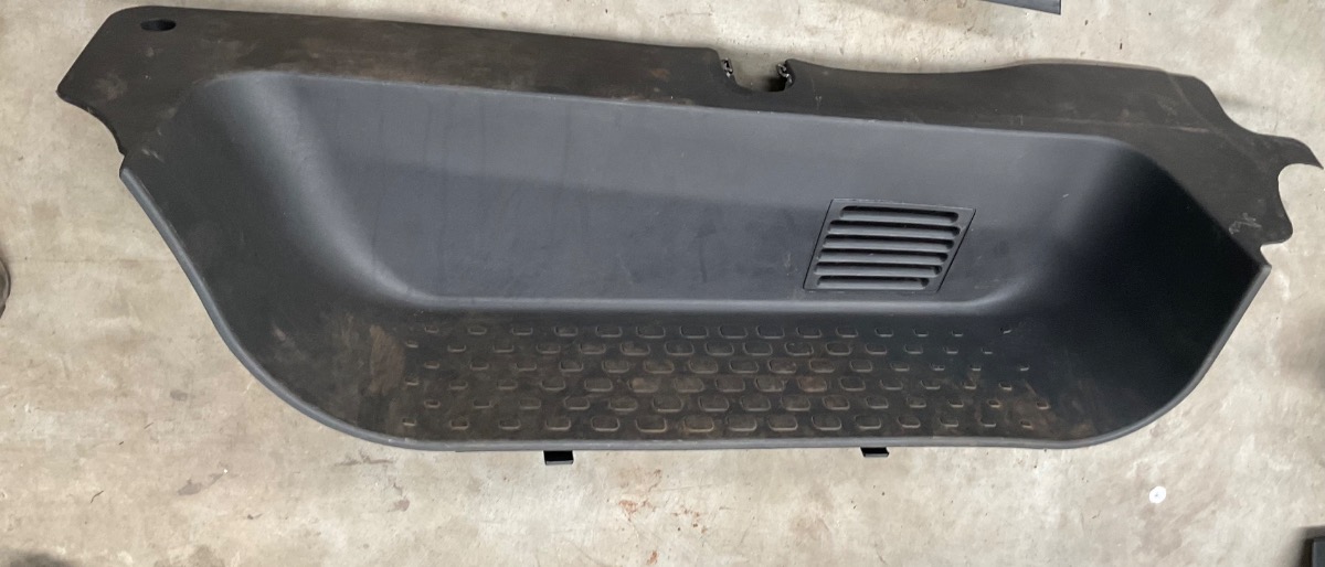 TRAFFIC 4 PASSENGER SIDE STEP PANEL