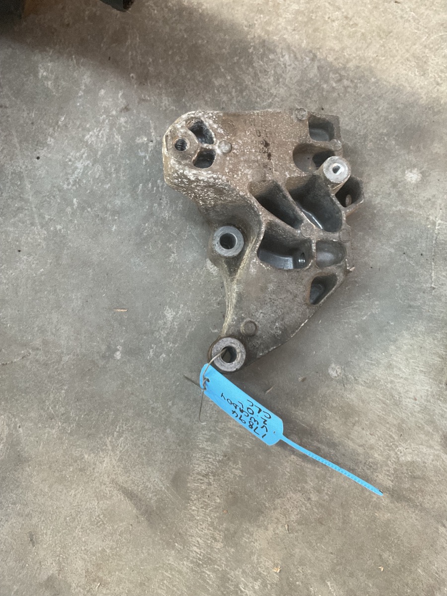 CADDY 2.0TDI LEFT GEARBOX MOUNTING