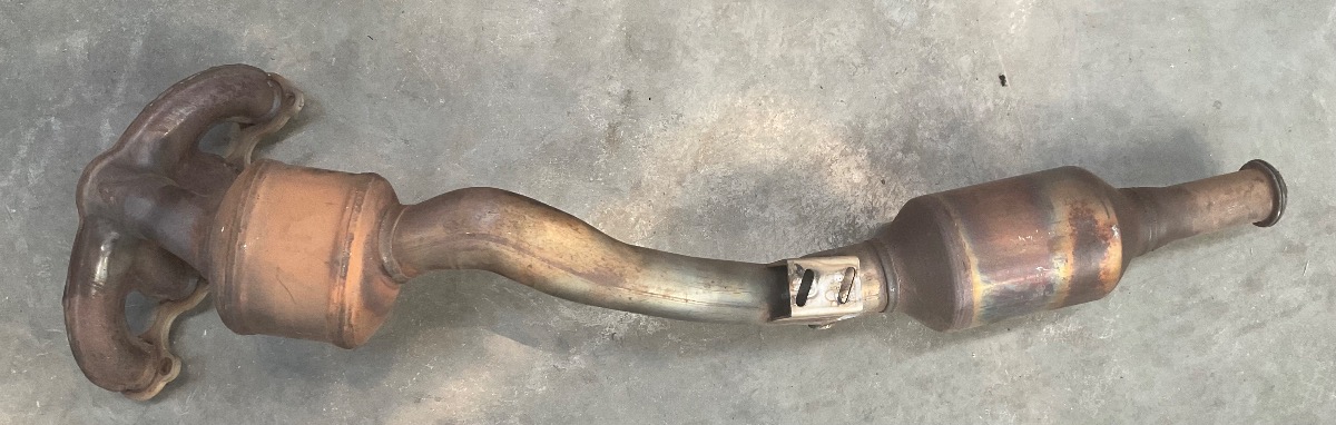 W169 EXHAUST MANIFOULD WITH CATALYTIC
