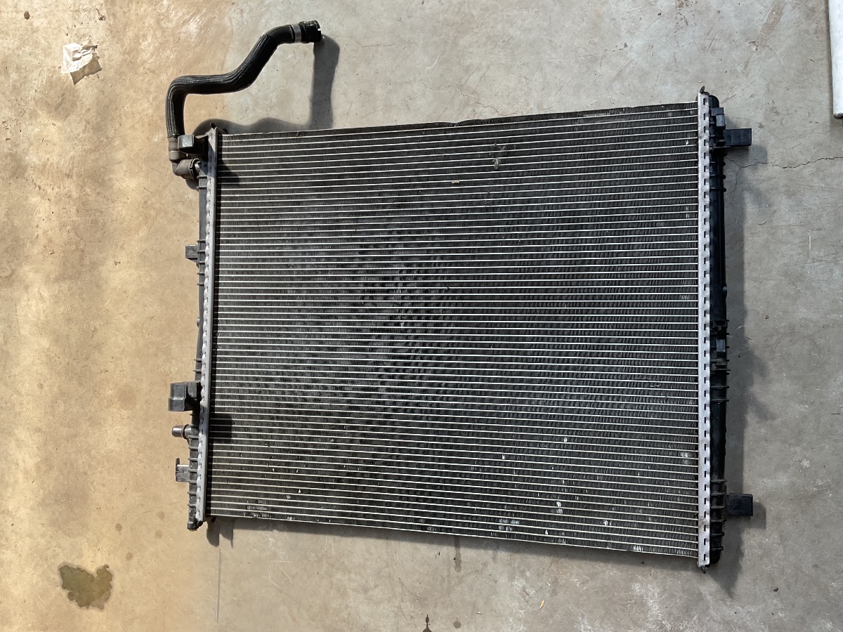 TRAFFIC 4 ENGINE RADIATOR