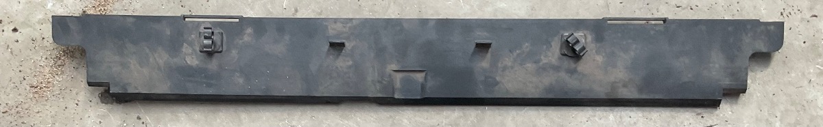 F22 UPPER RADIATOR MOUNTING SEAL PANEL