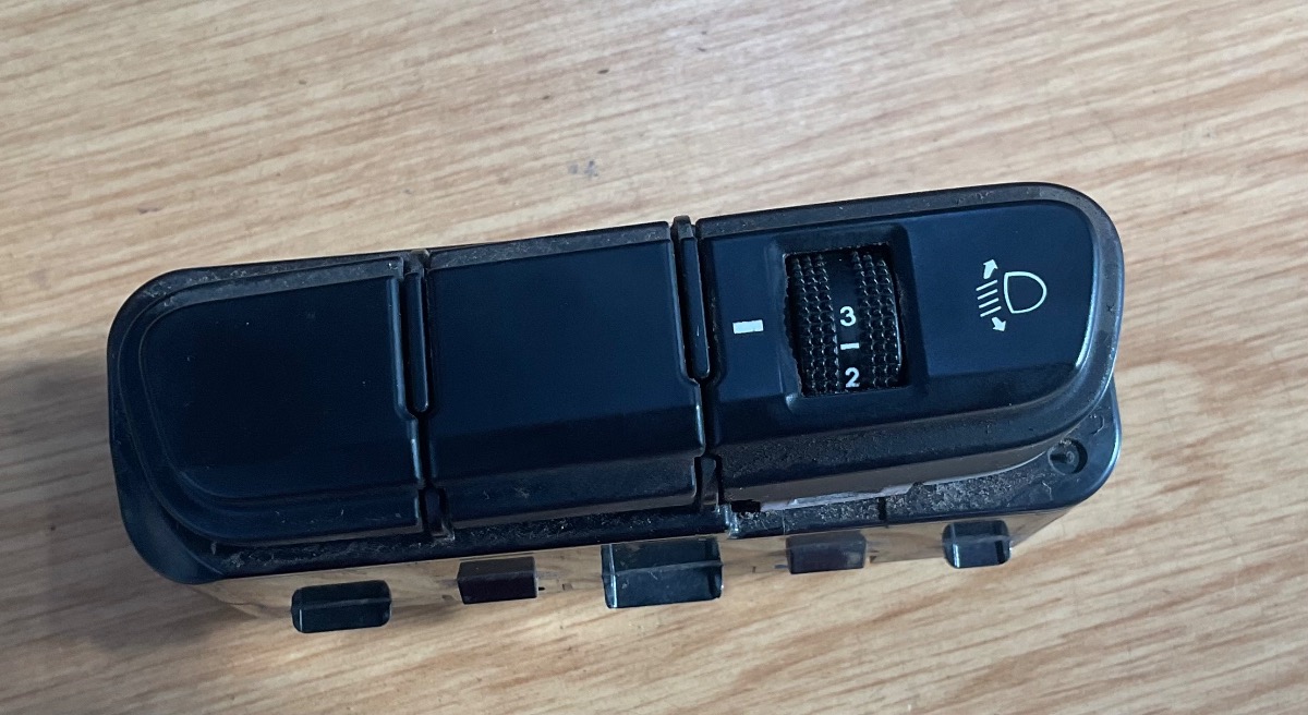 PICANTO HEADLIGHT LEVELER SWITCH