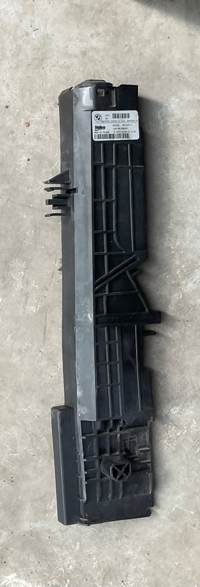 F22 LEFT RADIATOR BRACKET