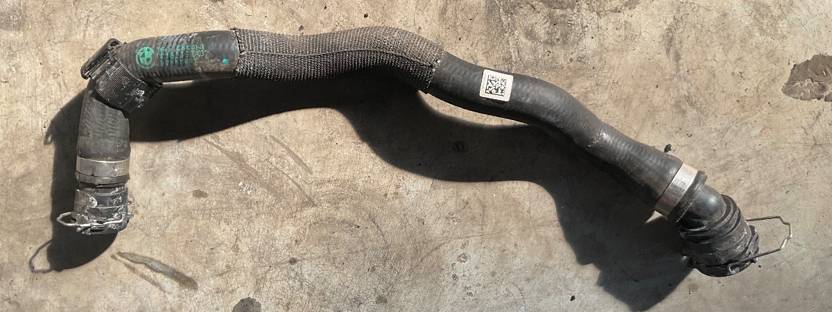 X1 sDRIVE COOLANT HOSE