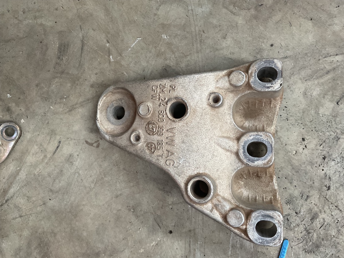 POLO VIVO 1.4 9N MOUNTING BRACKET