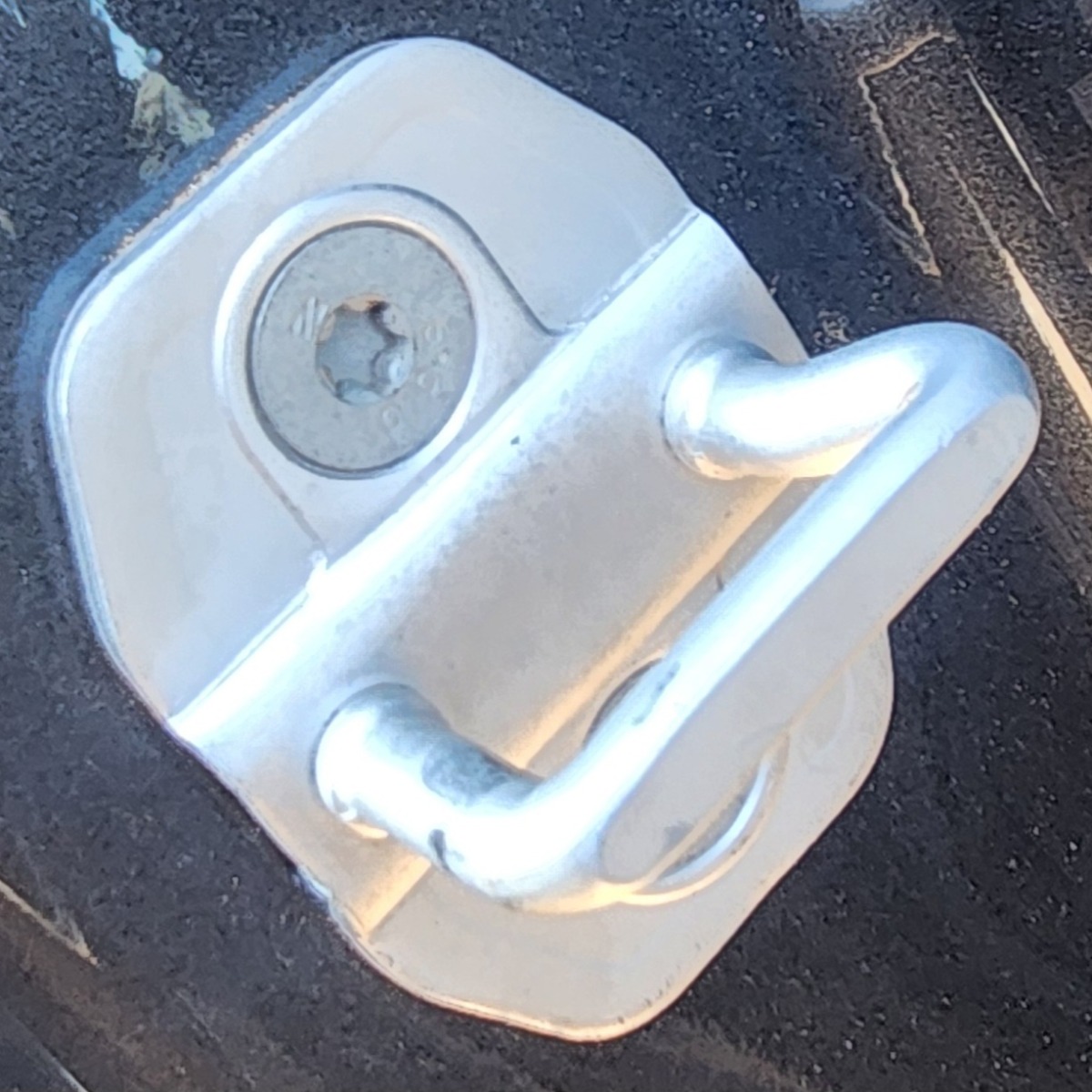 W166 GL63 RIGHT REAR DOOR STRIKER