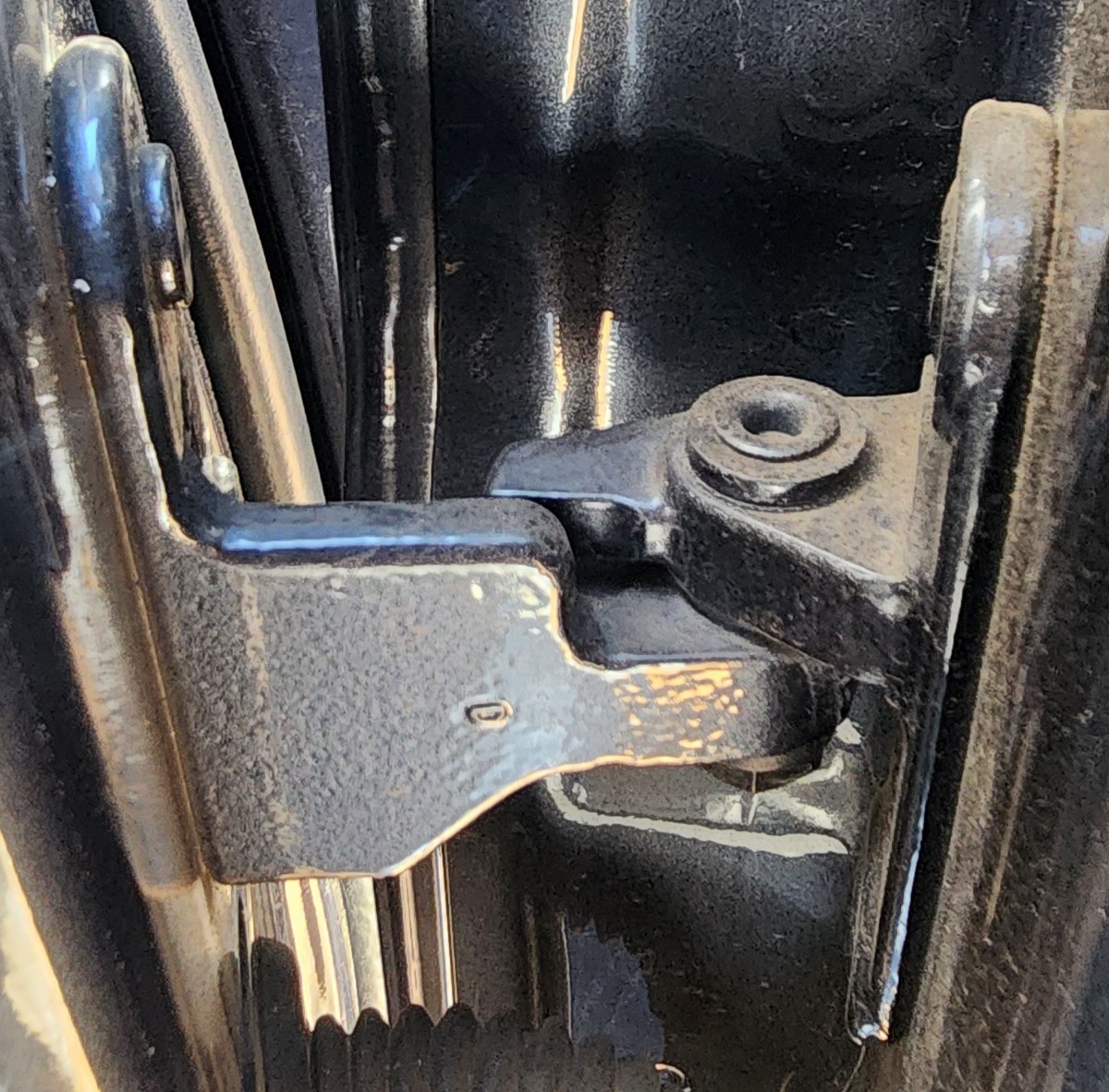W166 GL63 RIGHT REAR UPPER DOOR HINGE