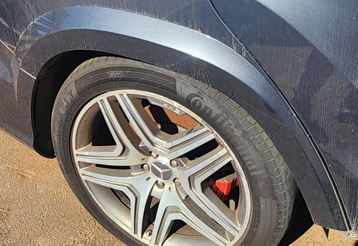 W166 GL63 RIGHT REAR WHEEL ARCH
