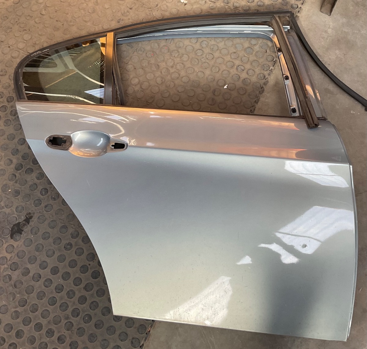 E90 RIGHT REAR DOOR (SHELL)