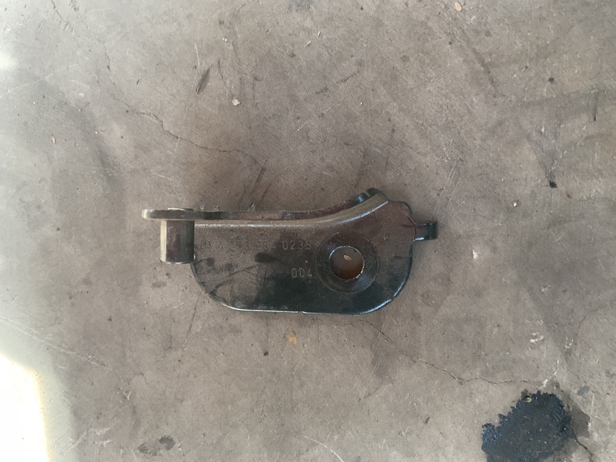 W253 RIGHT BOOT LOADING BRACKET
