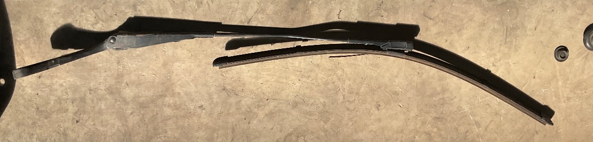 W253 FRONT RIGHT WIPER ARM