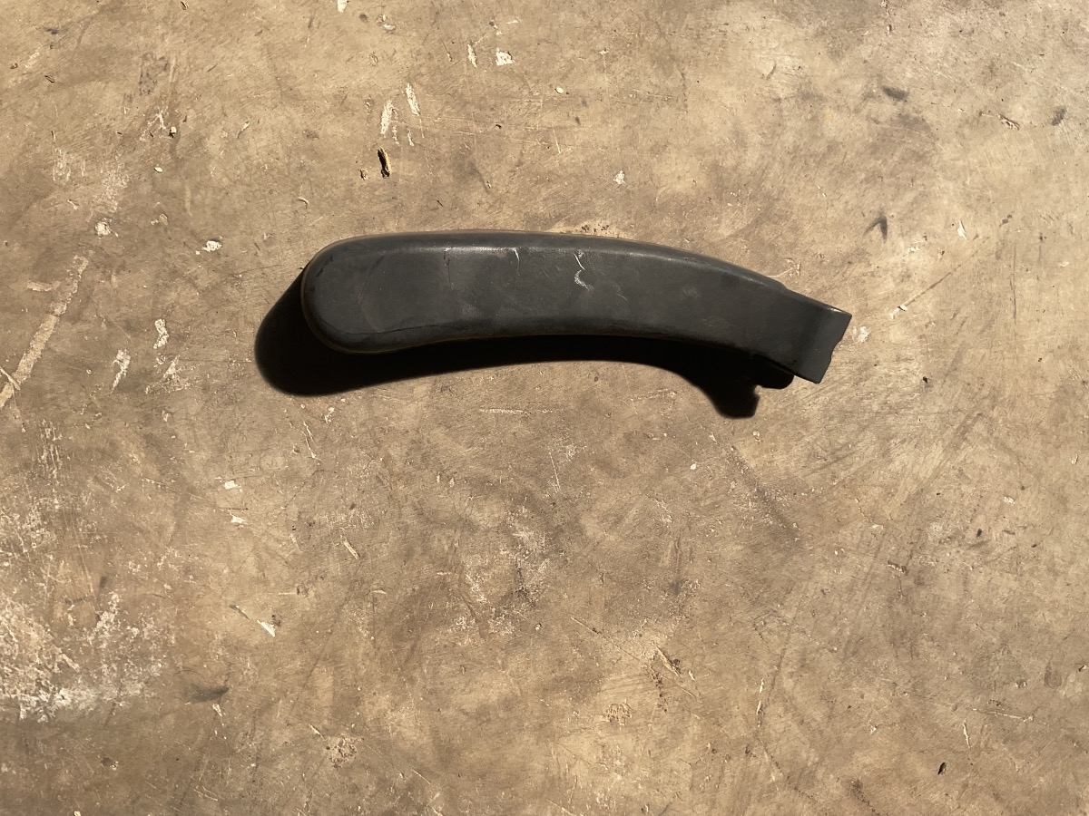 W253 FRONT RIGHT WIPER ARM COVER