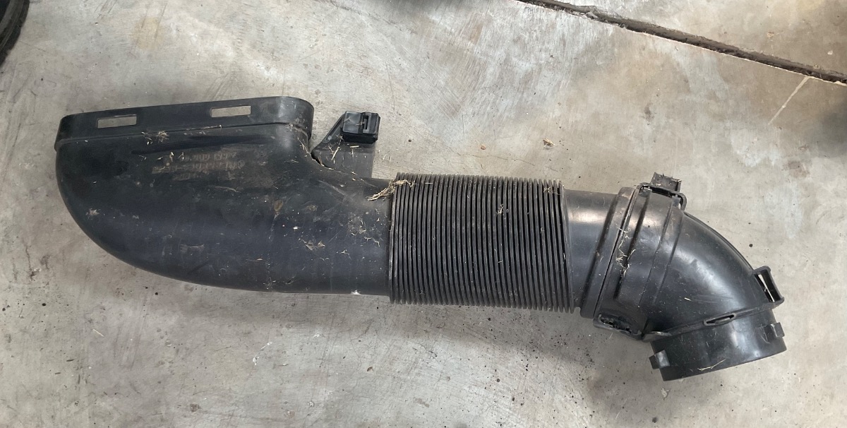 W253 AIR INTAKE DUCT