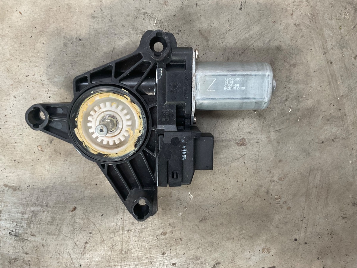W253 LEFT REAR WINDOW WINDER MOTOR