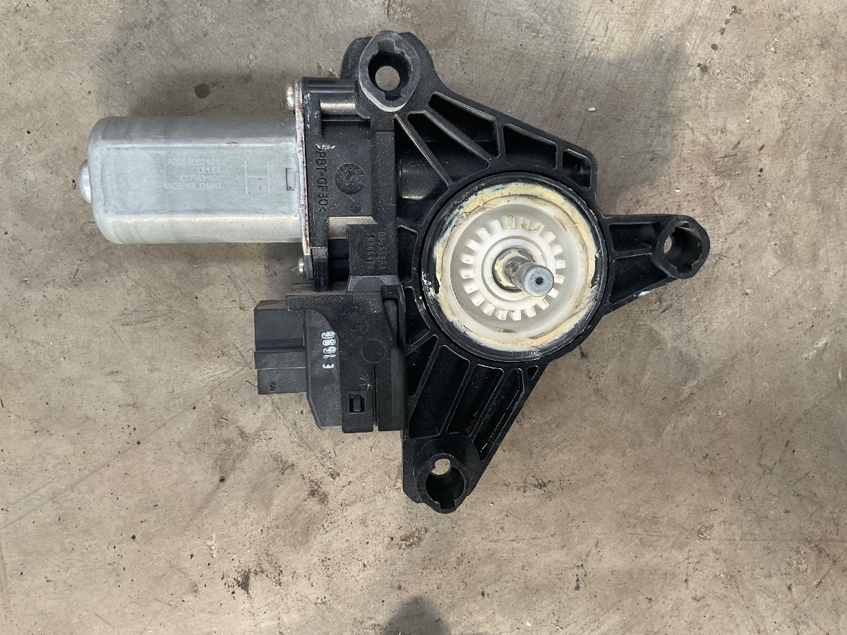 W253 RIGHT REAR WINDOW WINDER MOTOR