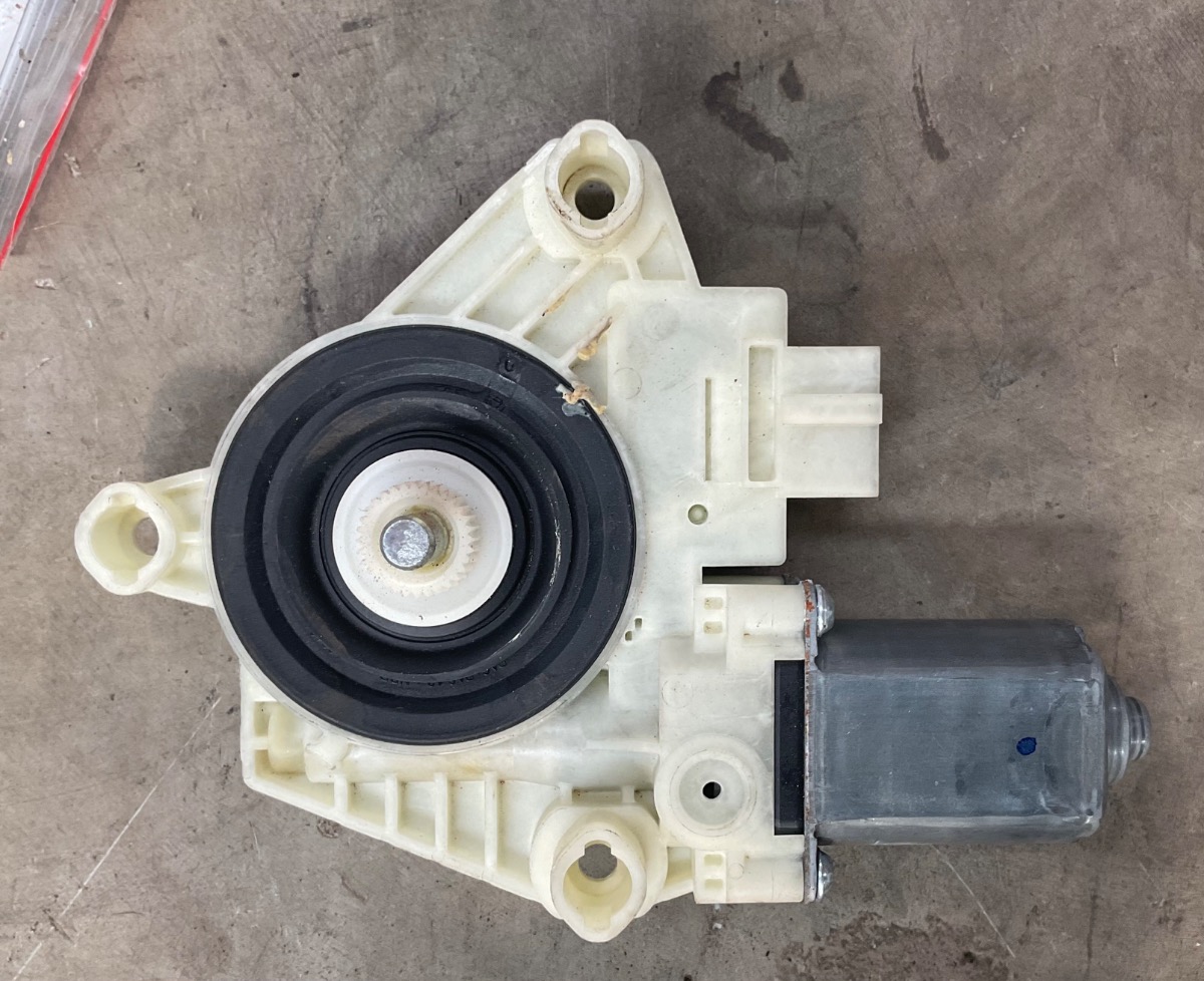 W253 FRONT LEFT WINDOW WINDER MOTOR