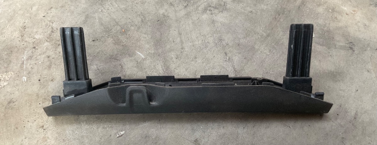 W253 TAILGATE GRAB HANDLE
