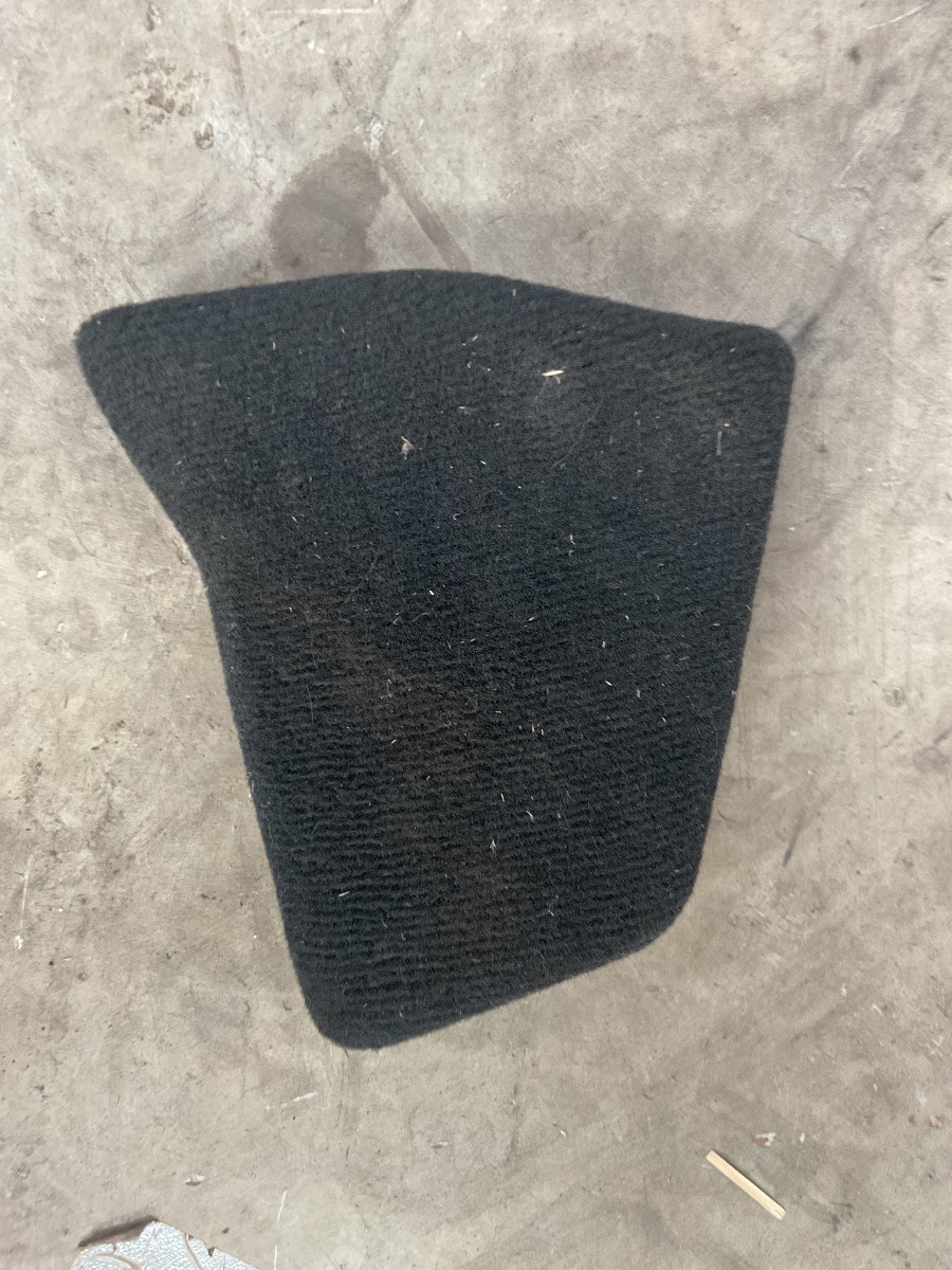 W253 RIGHT REAR TRUNK COVERING