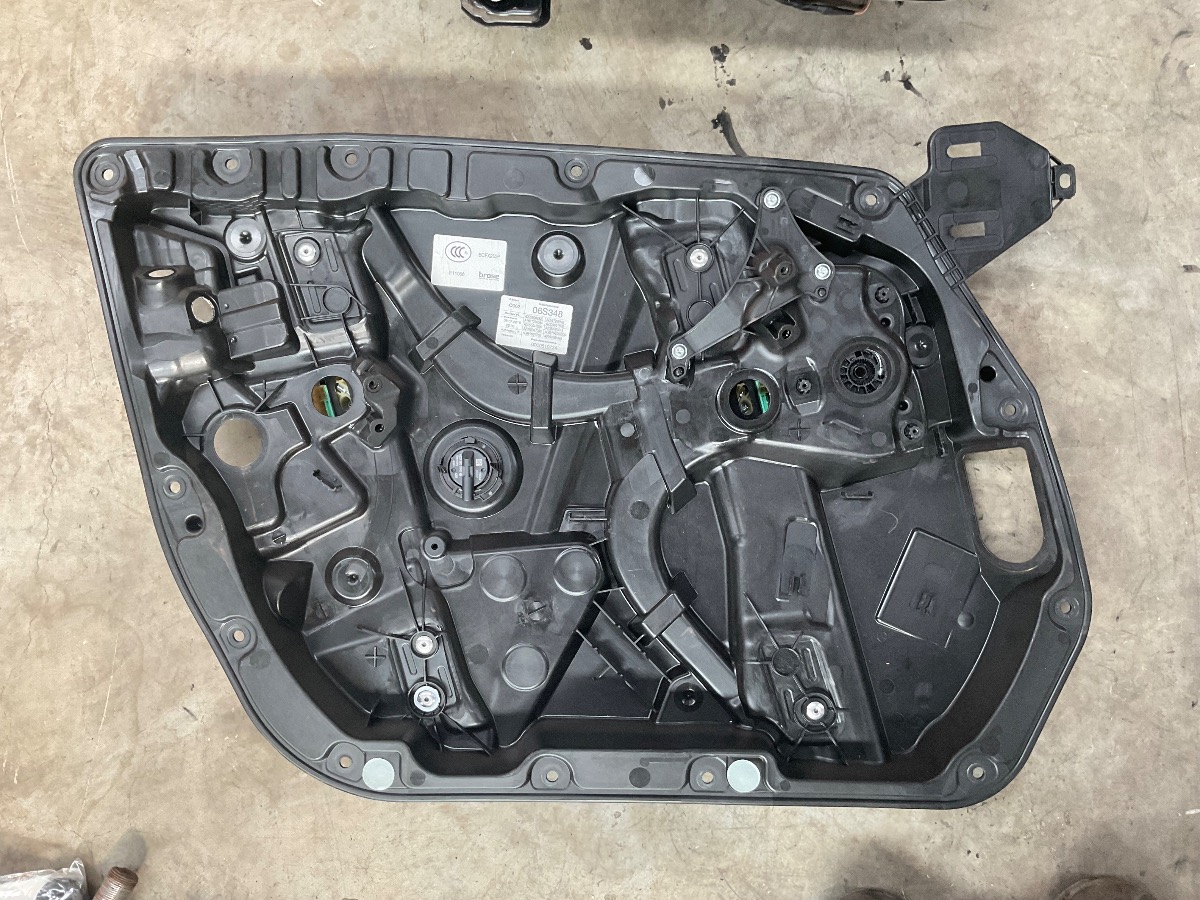 W253 LEFT FRONT DOOR WINDOW MECHANISM