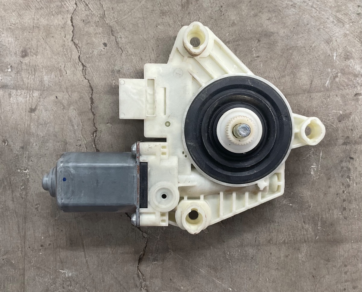 W253 RIGHT FRONT WINDOW WINDER MOTOR