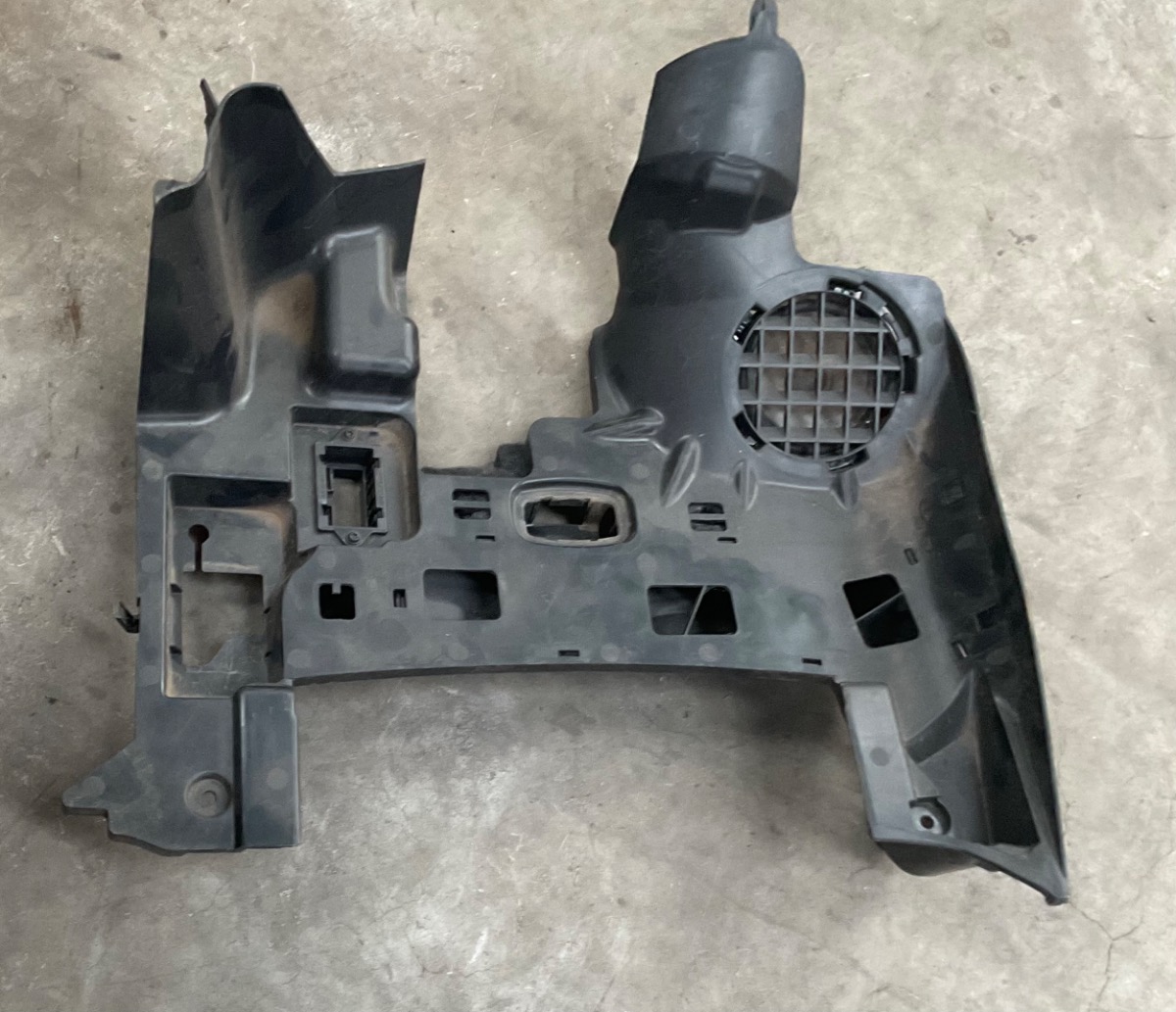 W253 FRONT FOOTWELL COVER