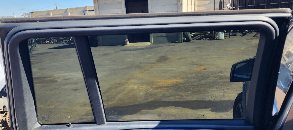 W166 GL63 LEFT REAR DOOR INNER WINDOW SURROUNDING TRIM