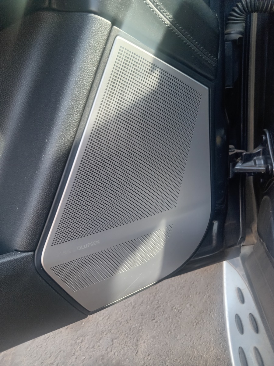 W166 GL63 LEFT FRONT DOOR SPEAKER COVER