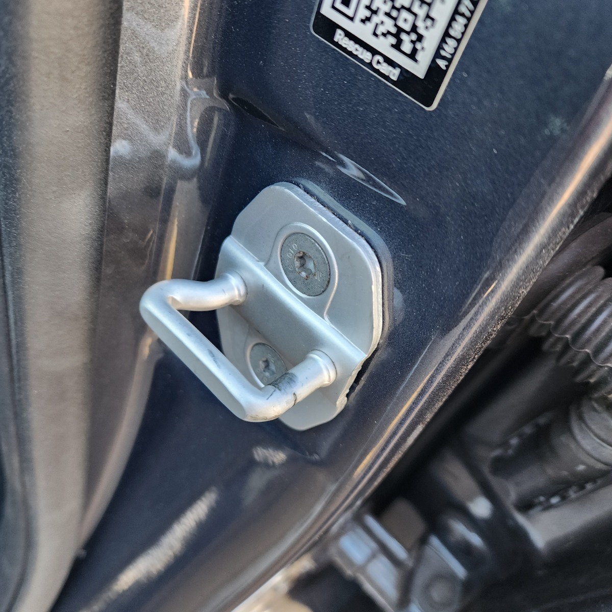 W166 GL63 LEFT FRONT DOOR STRIKER