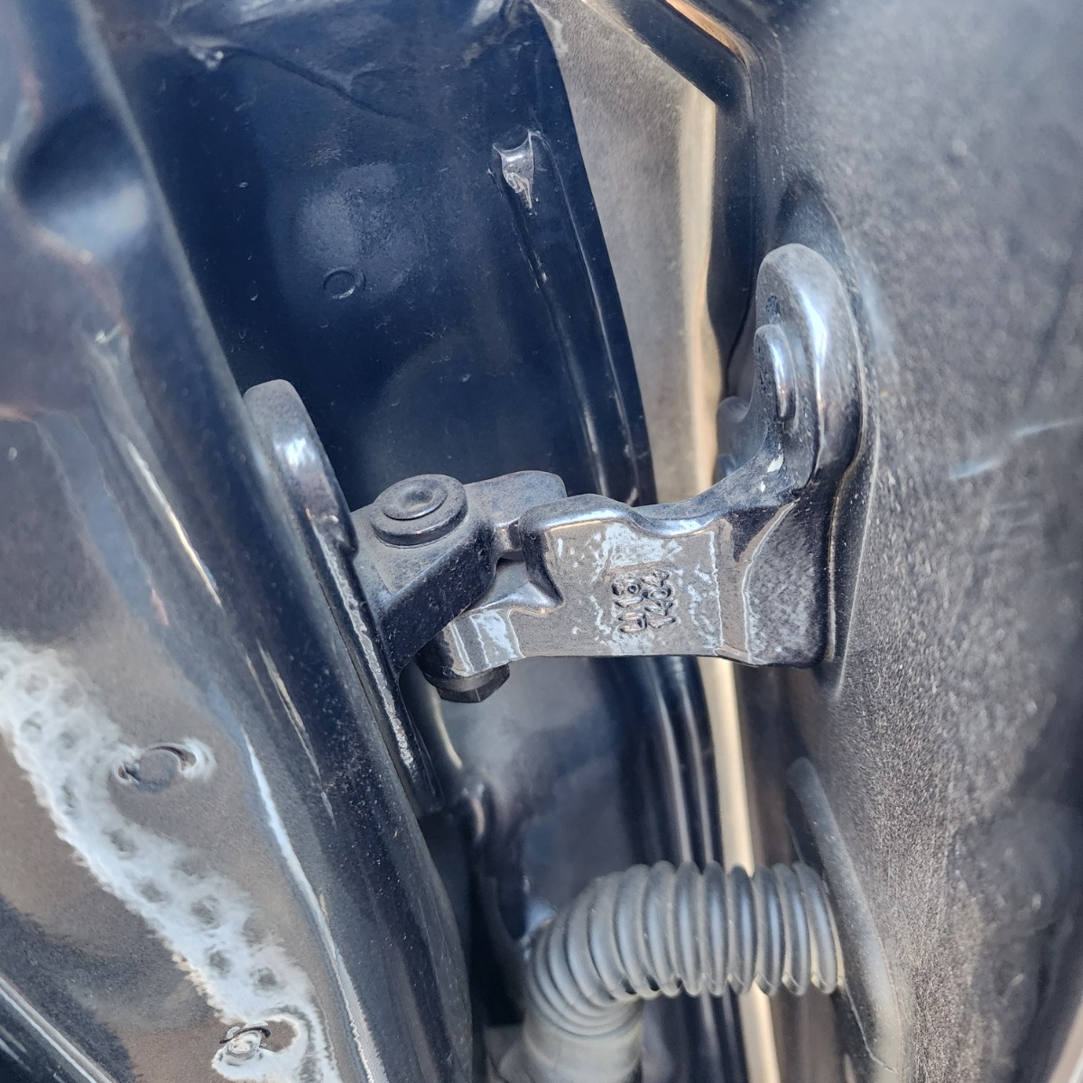 W166 GL63 LEFT FRONT UPPER DOOR HINGE