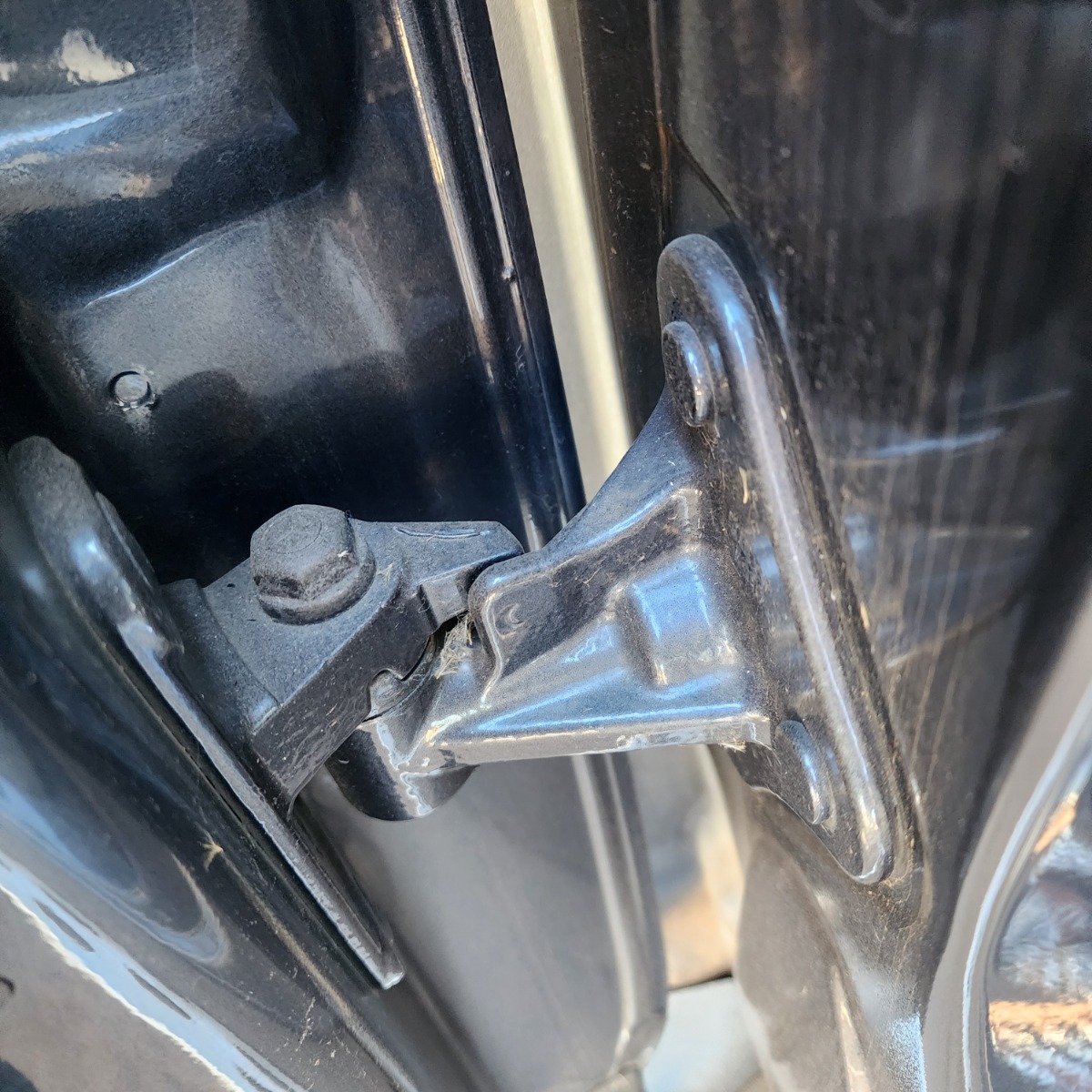 W166 GL63 LEFT FRONT LOWER DOOR HINGE