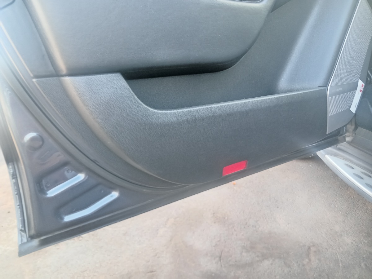W166 GL63 LEFT DOOR POCKET INSERT