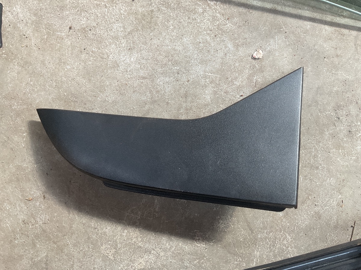KIGER RIGHT REAR PILLAR COVER