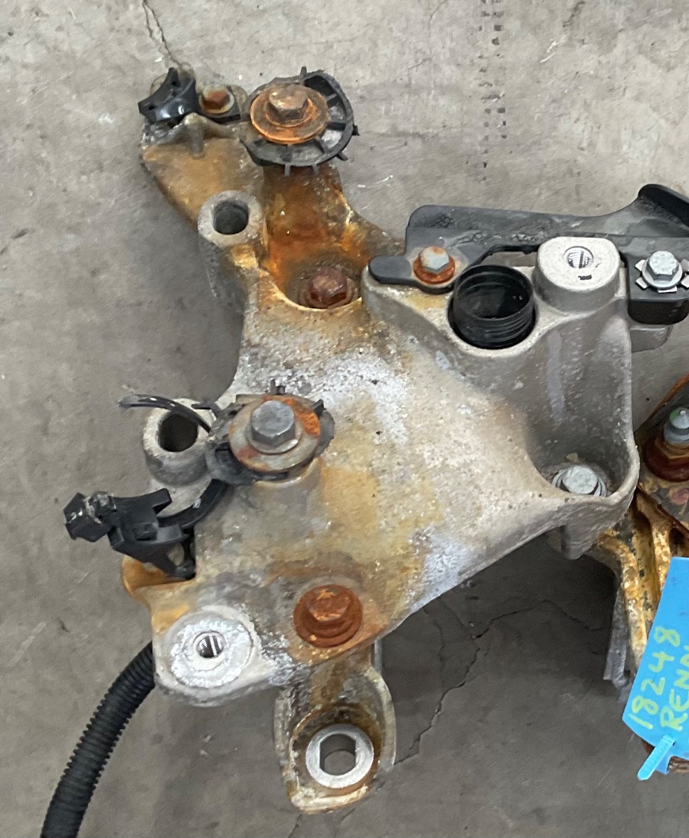 TRAFFIC ENGINE MOUNTING BRACKET