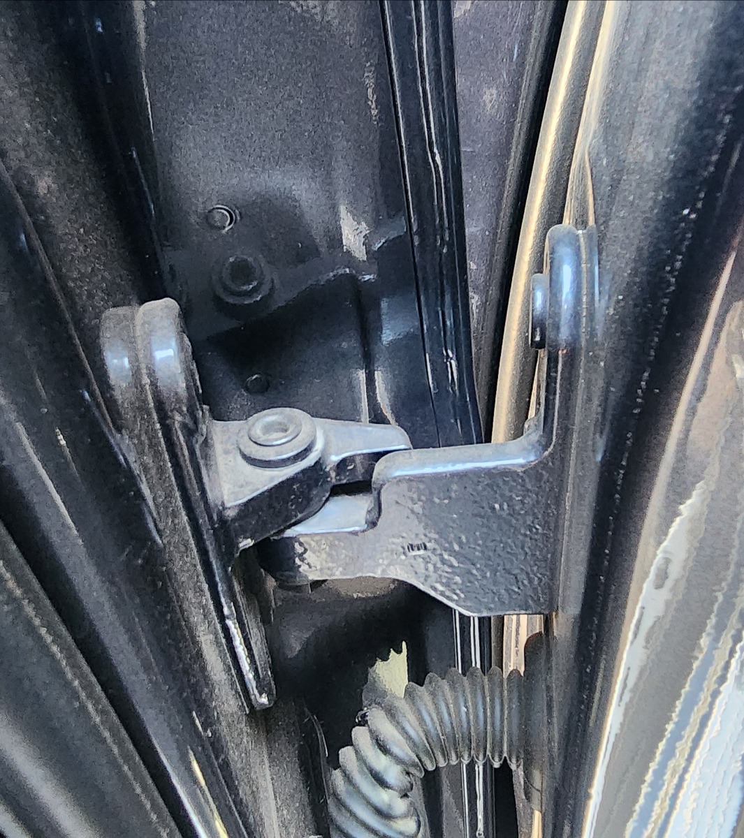 W166 GL63 TOP LEFT REAR DOOR HINGE