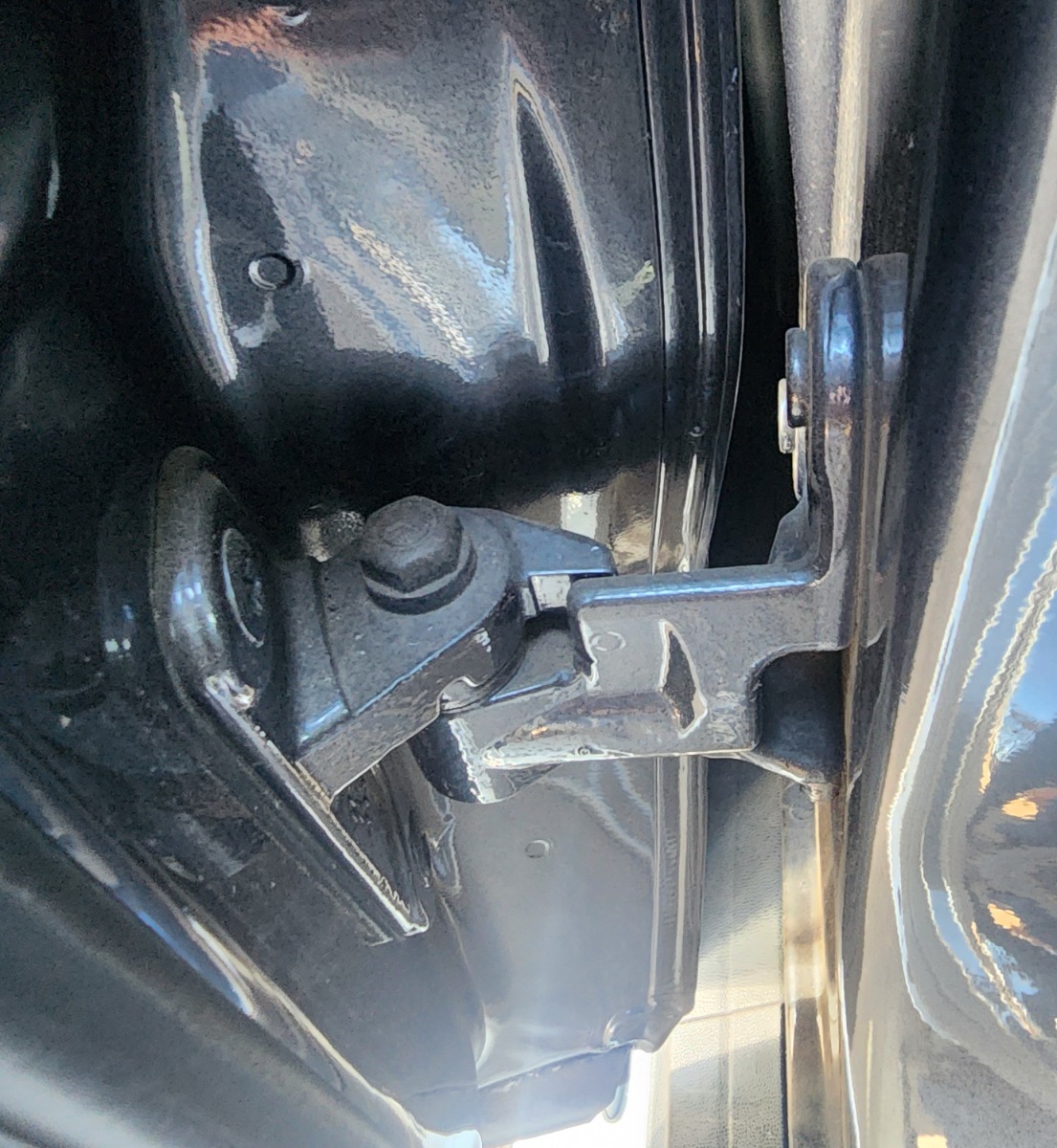 W166 GL63 LOWER LEFT REAR DOOR HINGE