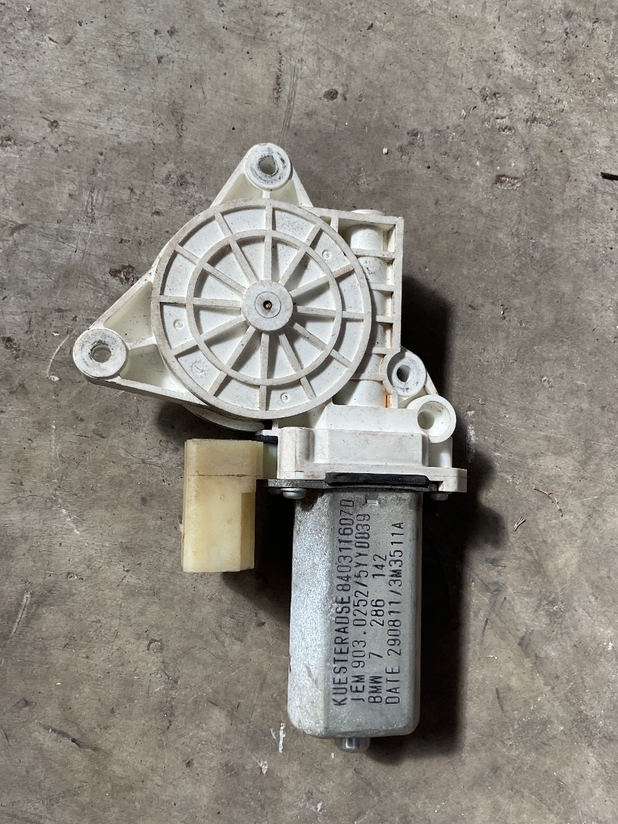 E90 FRONT RIGHT WINDOW WINDER MOTOR