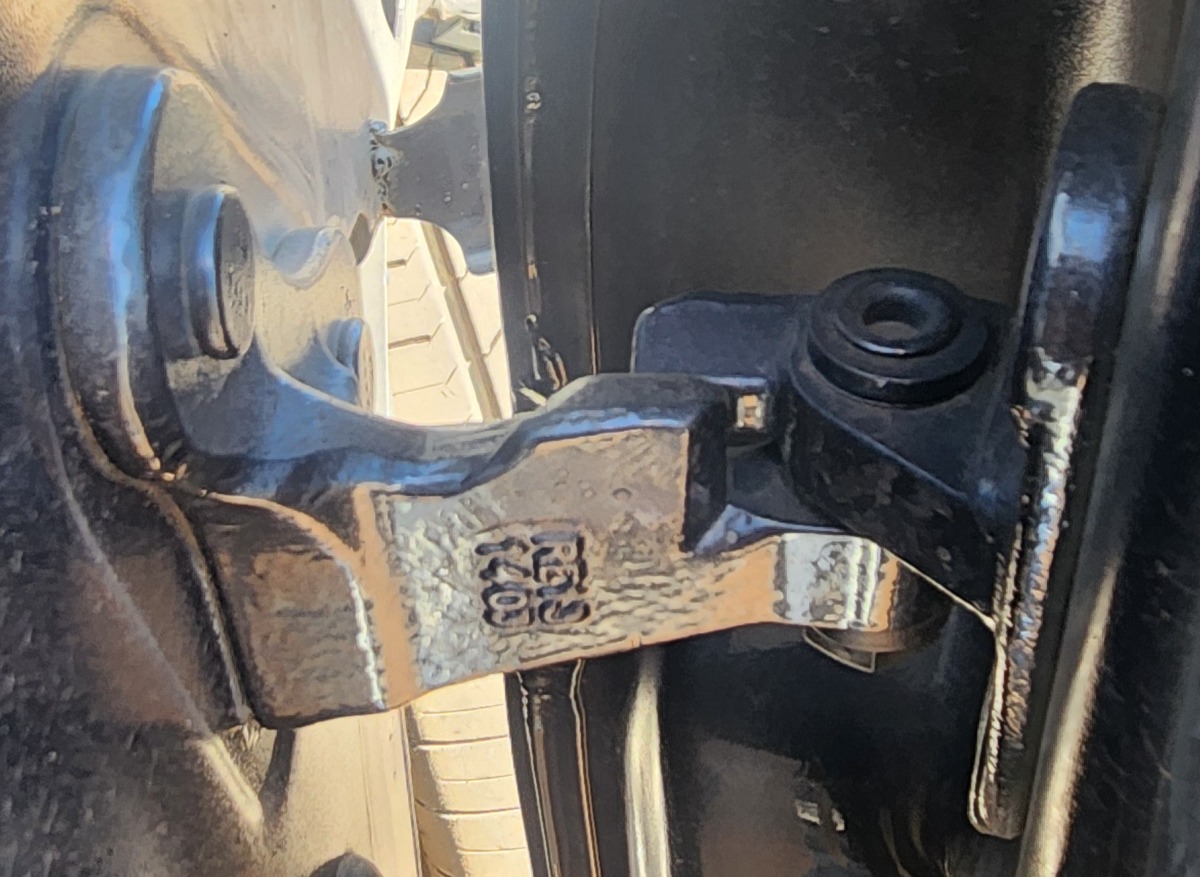 W166 GL63 RIGHT FRONT DOOR UPPER HINGE