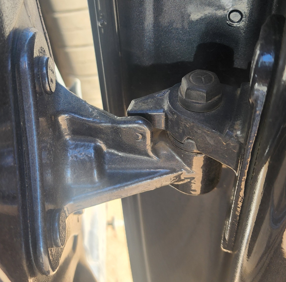 W166 GL63 RIGHT FRONT LOWER DOOR HINGE