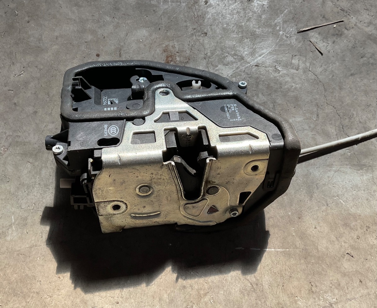 E90 RIGHT FRONT DOOR LOCK