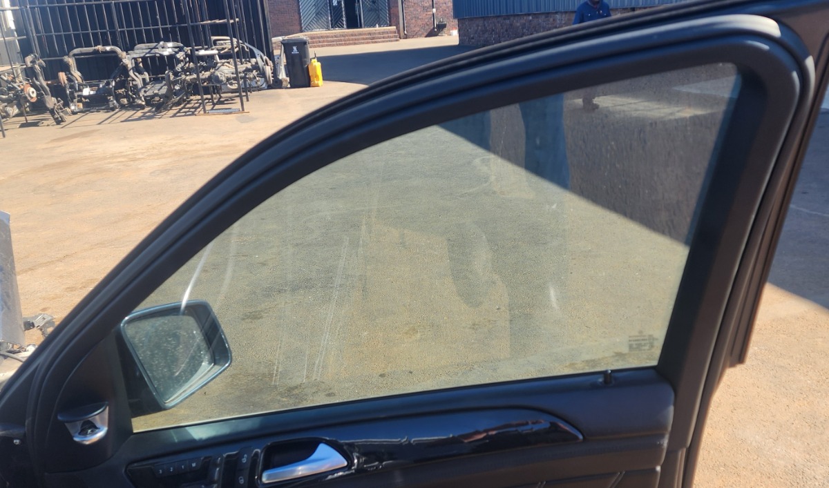W166 GL63 RIGHT FRONT INNER WINDOW TRIM