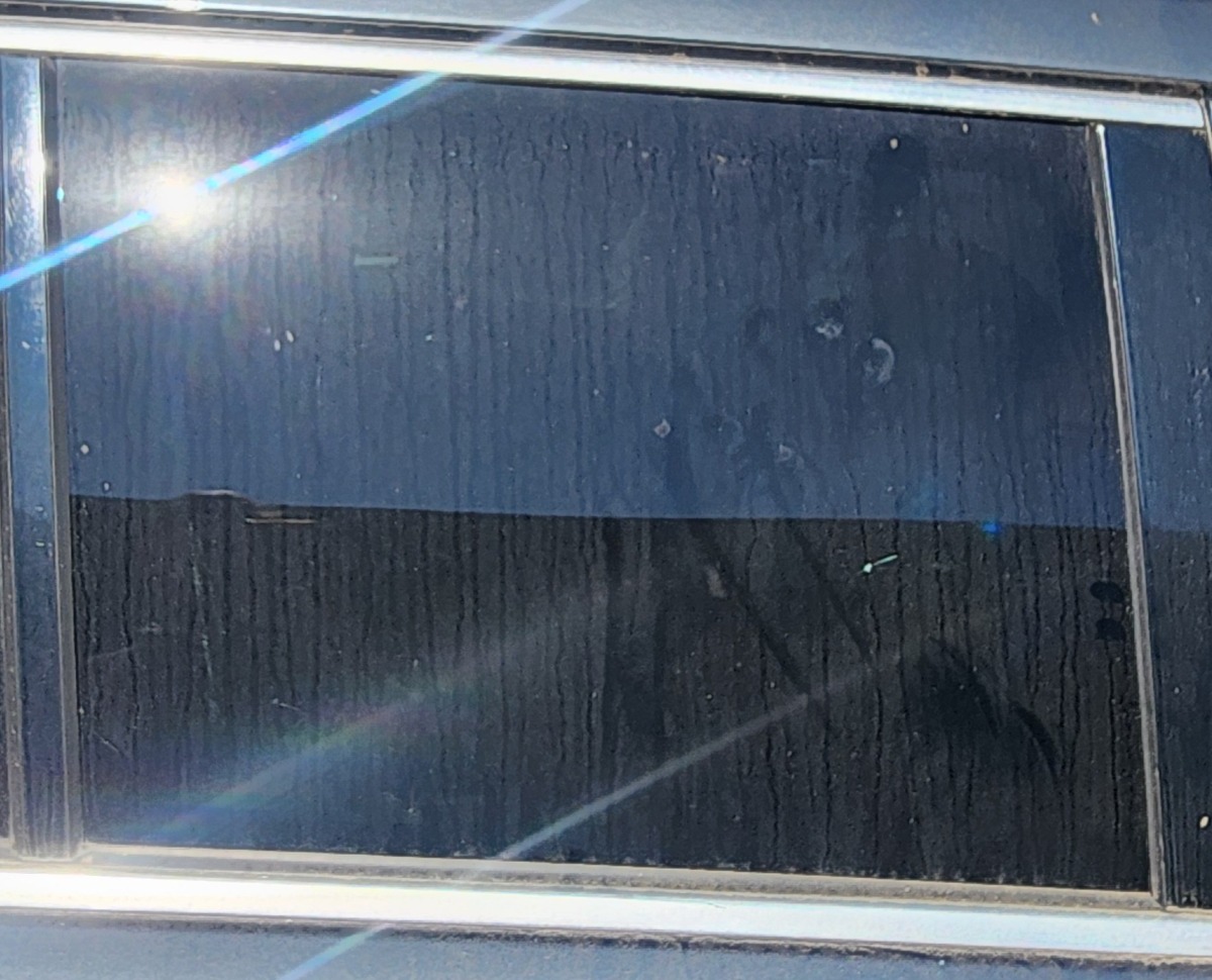 W166 GL63 RIGHT REAR DOOR GLASS